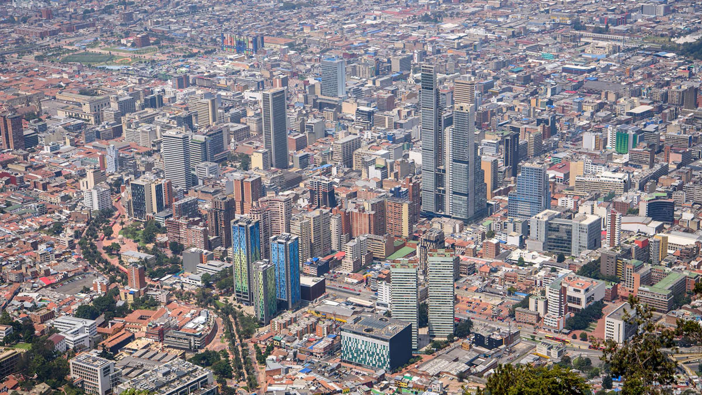 空中拍摄的巨大城市波哥大,哥伦比亚。